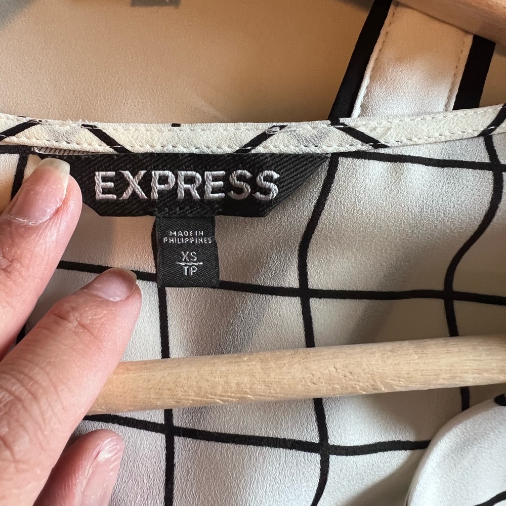 Express Blouse - Picture 2 of 2